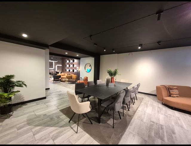 980M² SHOWROOM TO LET IN KRAMERVILLE